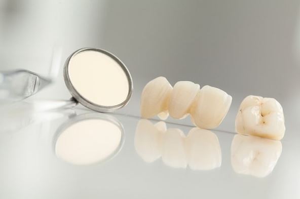 Răng sứ Zirconia là gì